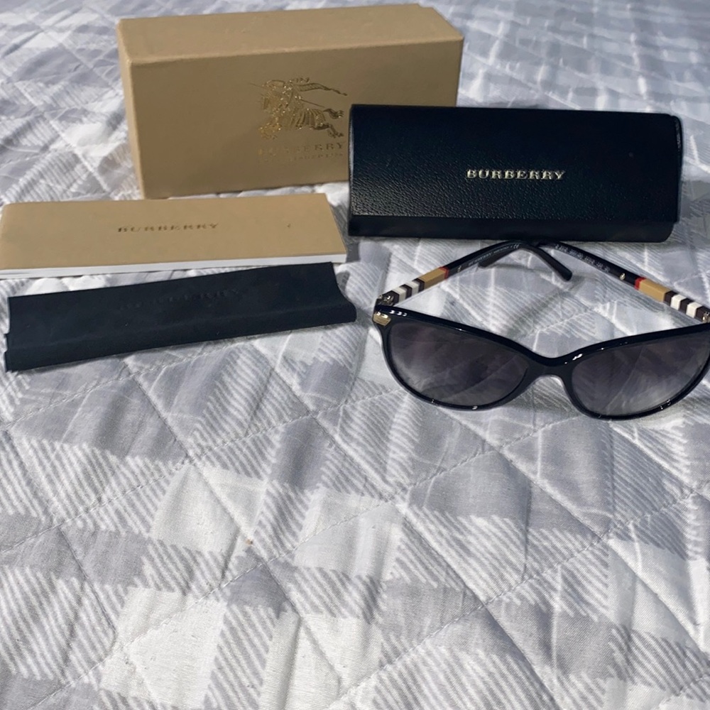 Burberry women sunglasses